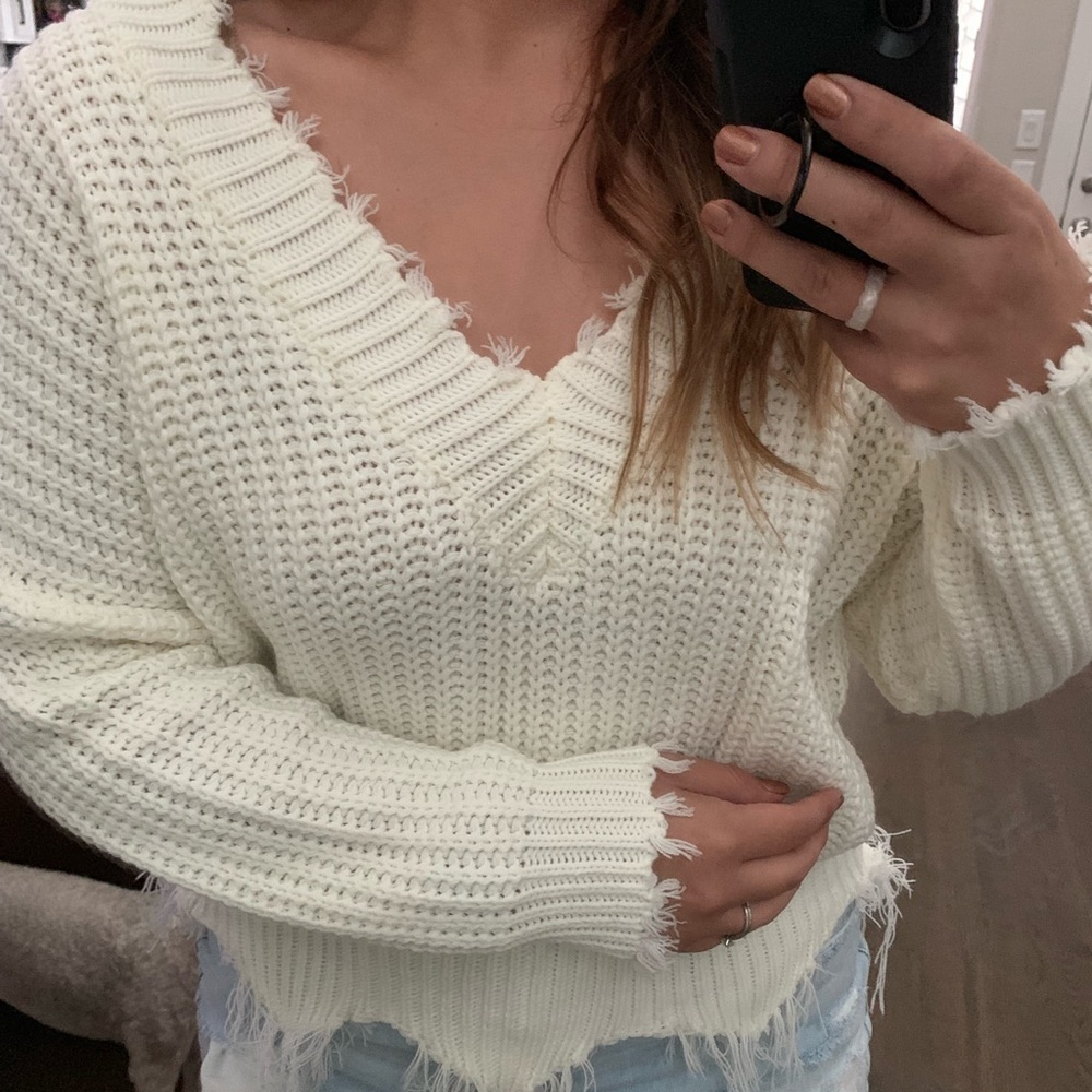 VICI EXPRESS OFFWHITE DESTROYED SWEATER VNECK